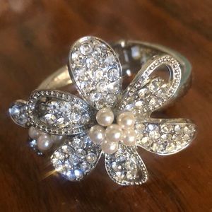 Rhinestone and pearl flower bracelet